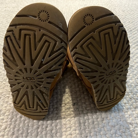 UGG Bailey Button Boots - Picture 4 of 10